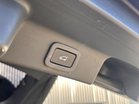 Jaguar F-PACE 2.0d AWD R-Sport R-Sport | GRIJS KENTEKEN | 4X4 | TREKHAAK 2400KG | Vol opties! | PANO | LED | Elektr. Verstelbare stoelen | Stuurverwarming