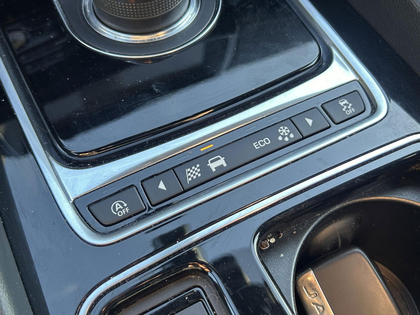 Jaguar F-PACE 2.0d AWD R-Sport R-Sport | GRIJS KENTEKEN | 4X4 | TREKHAAK 2400KG | Vol opties! | PANO | LED | Elektr. Verstelbare stoelen | Stuurverwarming