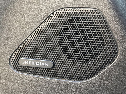 Jaguar F-PACE 2.0d AWD R-Sport R-Sport | GRIJS KENTEKEN | 4X4 | TREKHAAK 2400KG | Vol opties! | PANO | LED | Elektr. Verstelbare stoelen | Stuurverwarming