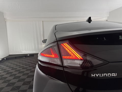 Hyundai IONIQ Comfort EV 38 kWh {SOH-100%} (INCL-BTW) *FULL-LED | ADAPTIVE-CRUISE | CAMERA | KEYLESS | DAB+ | NAVI-FULLMAP | HEATED-COMFORTSEATS | PRIVACYGLASS | ECC | AMBIENTLIGHT | DIGI-COCKPIT | SHIFTPADDLES | LANE-ASSIST | PDC | .