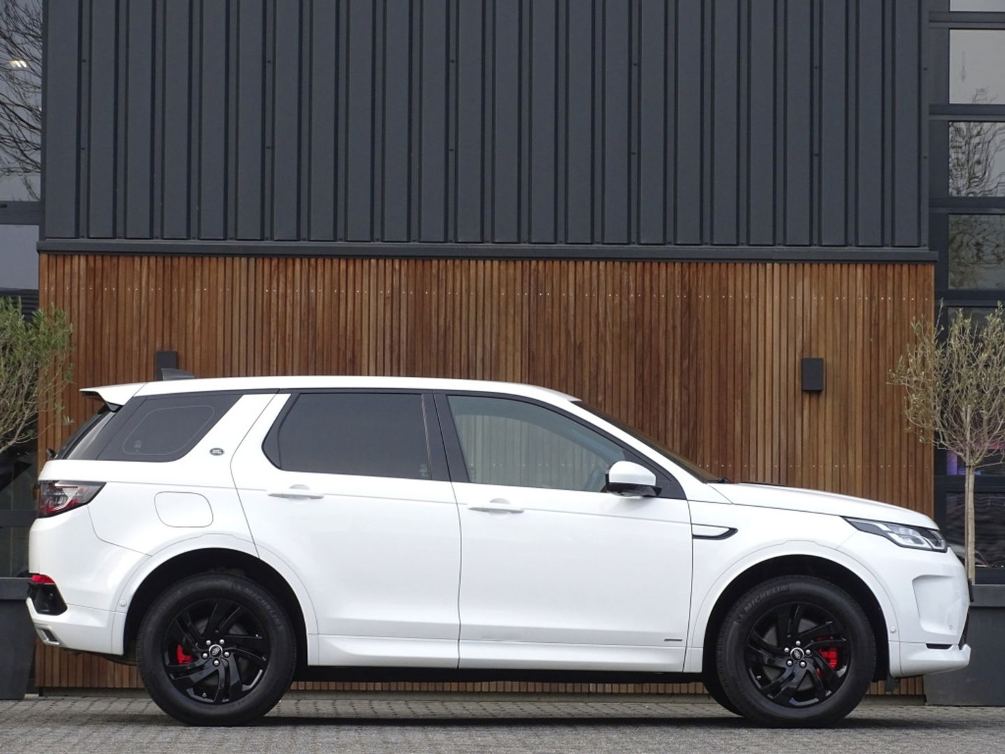 Land Rover Discovery Sport P300e 300PK automaat / R-Dynamic S / LED / 360° camera