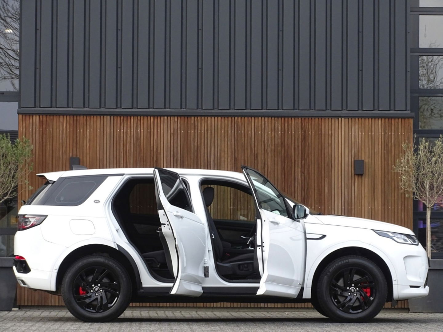 Land Rover Discovery Sport P300e 300PK automaat / R-Dynamic S / LED / 360° camera