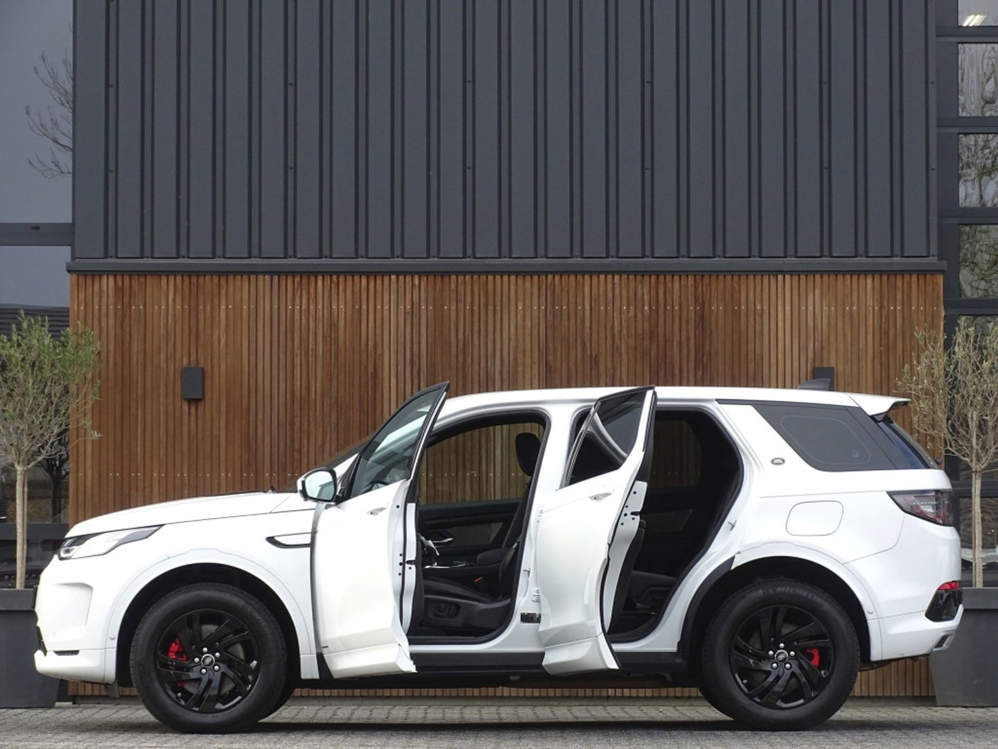 Land Rover Discovery Sport P300e 300PK automaat / R-Dynamic S / LED / 360° camera