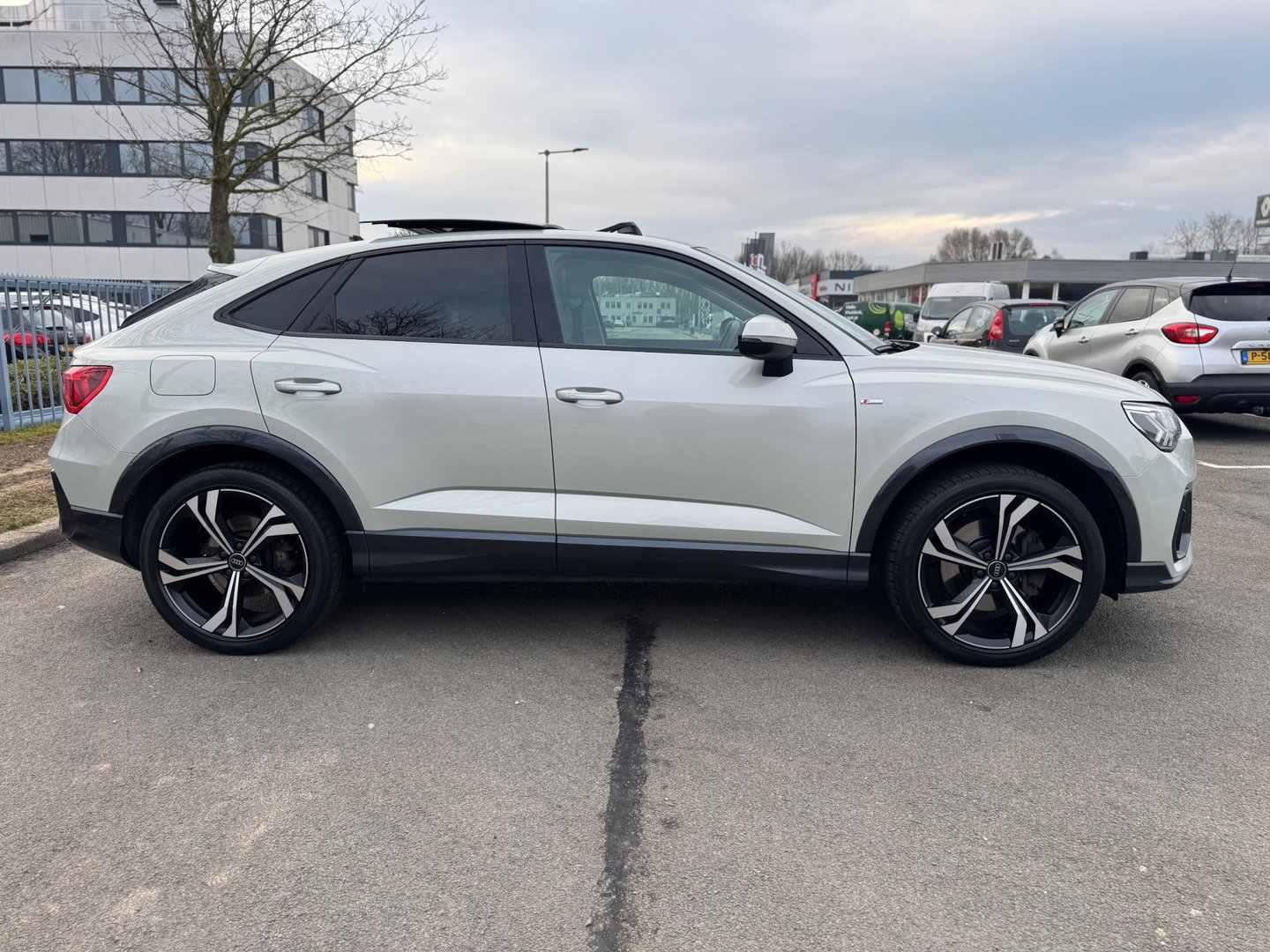 Audi Q3 Sportback 45 TFSI e S Edition Panorama 245PK Matrix 2022 sfeerverlichting