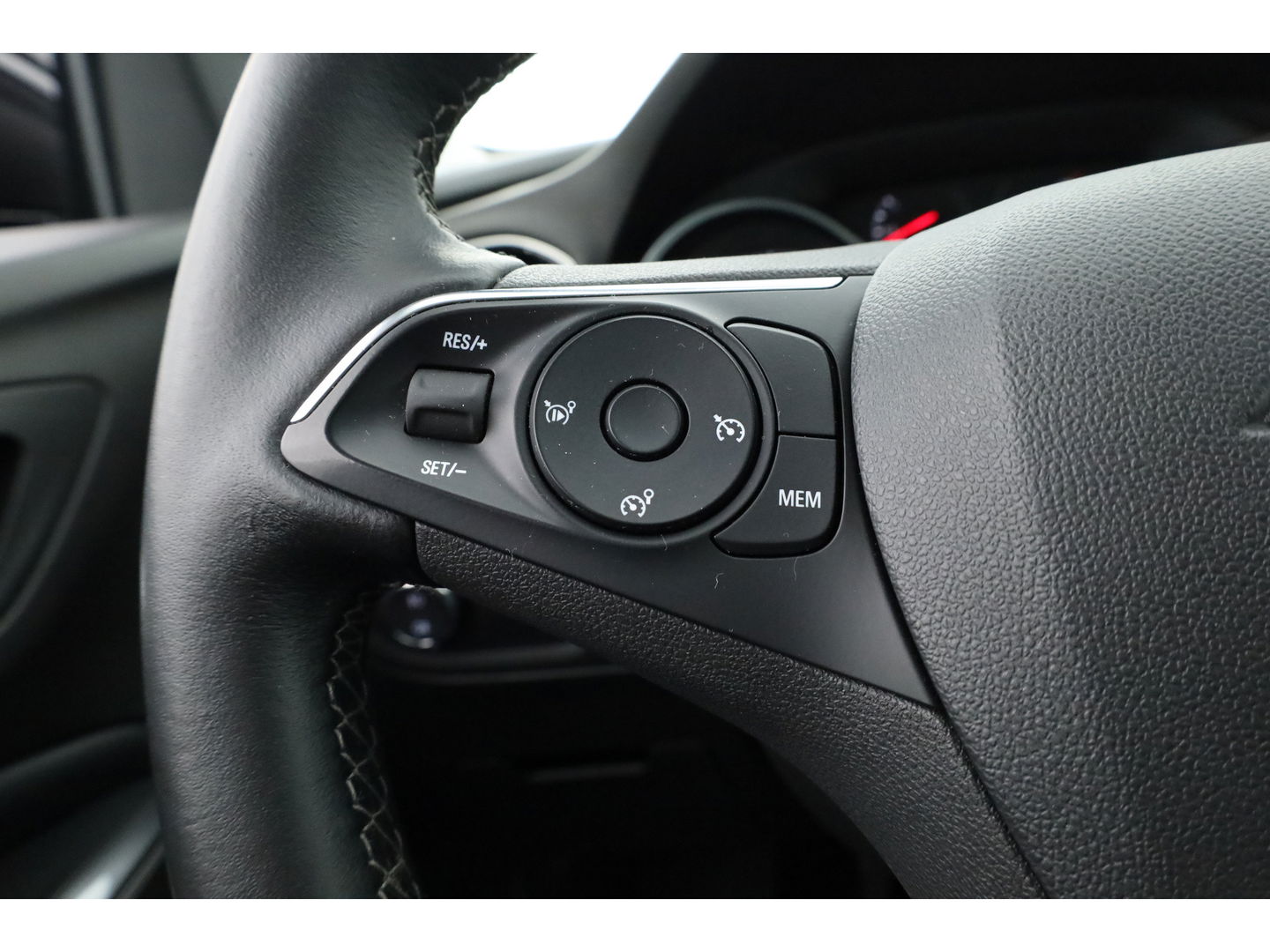 Opel Grandland X 1.2 Turbo Business Elegance | Navi | Apple CarPlay | 18 '' | Dodehoekdet. | Camera | Cruise | PDC | LED