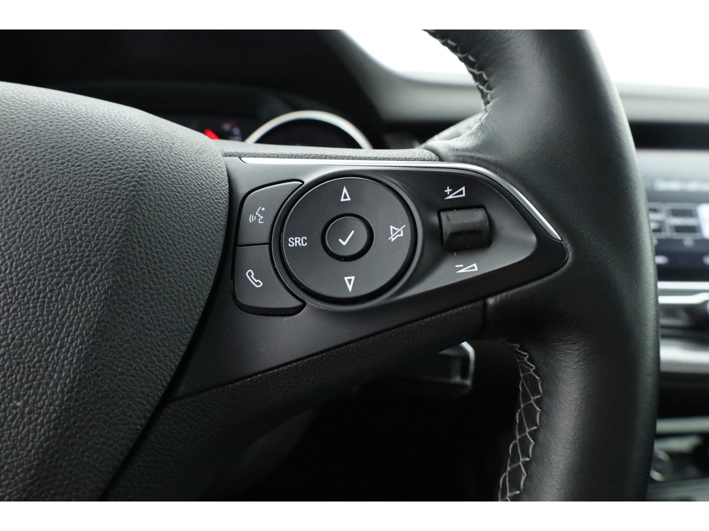 Opel Grandland X 1.2 Turbo Business Elegance | Navi | Apple CarPlay | 18 '' | Dodehoekdet. | Camera | Cruise | PDC | LED