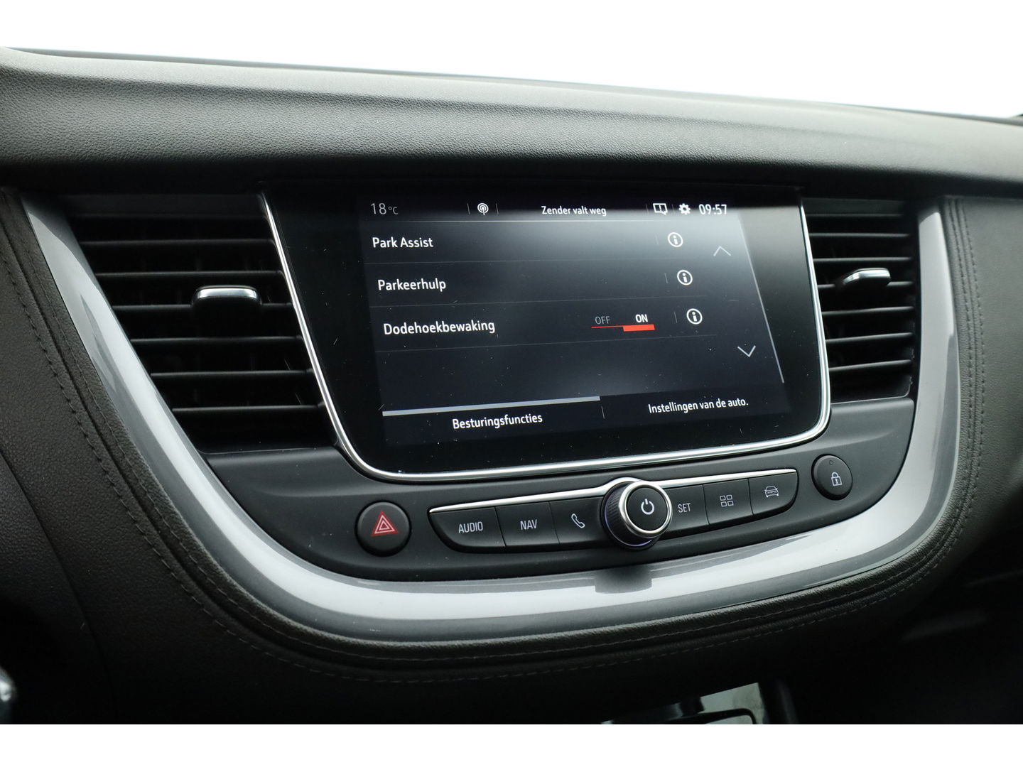 Opel Grandland X 1.2 Turbo Business Elegance | Navi | Apple CarPlay | 18 '' | Dodehoekdet. | Camera | Cruise | PDC | LED