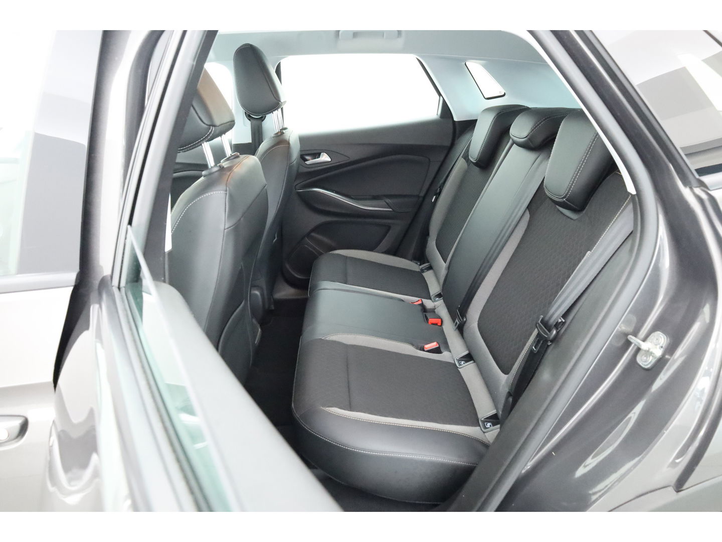 Opel Grandland X 1.2 Turbo Business Elegance | Navi | Apple CarPlay | 18 '' | Dodehoekdet. | Camera | Cruise | PDC | LED