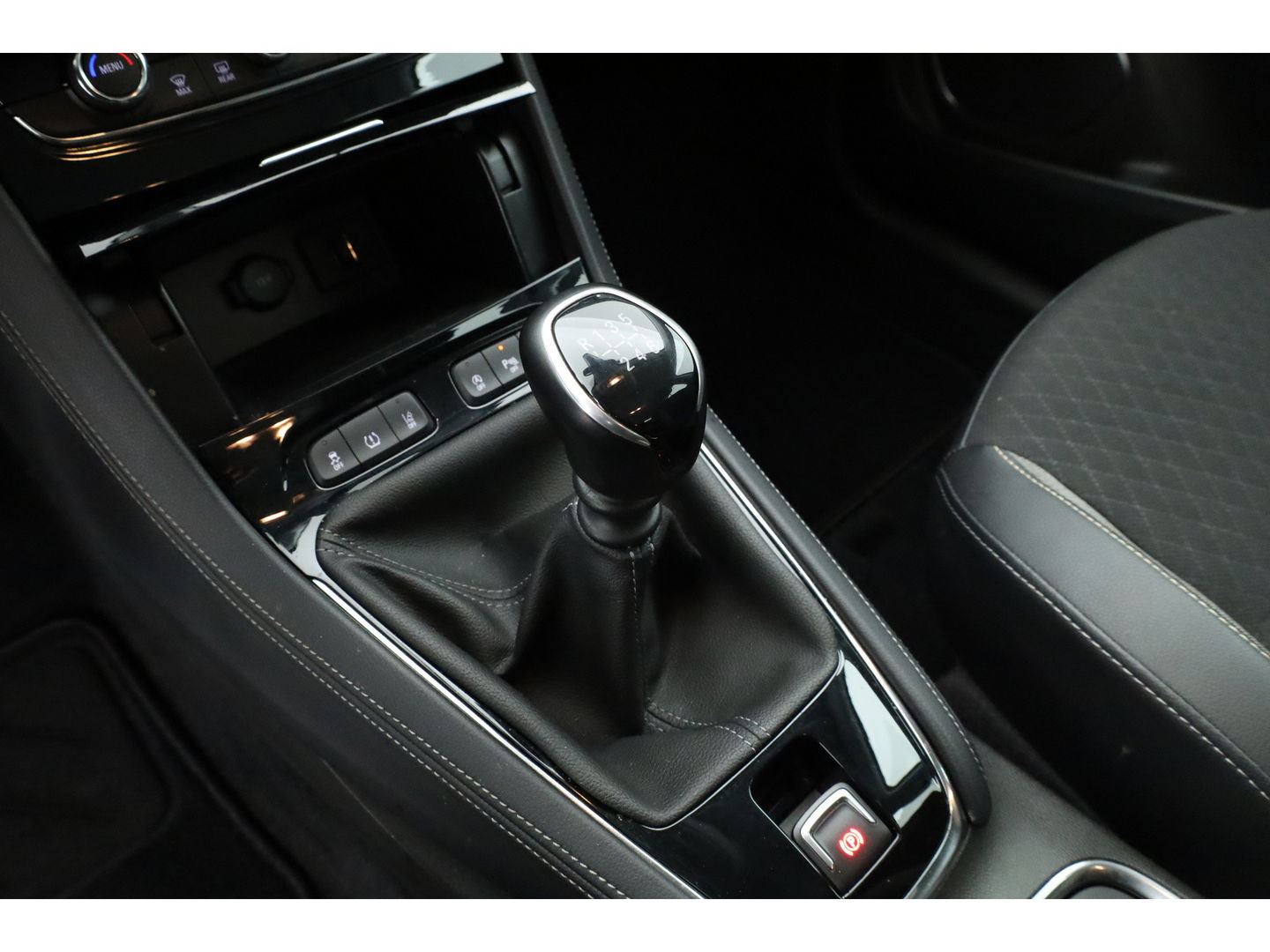 Opel Grandland X 1.2 Turbo Business Elegance | Navi | Apple CarPlay | 18 '' | Dodehoekdet. | Camera | Cruise | PDC | LED