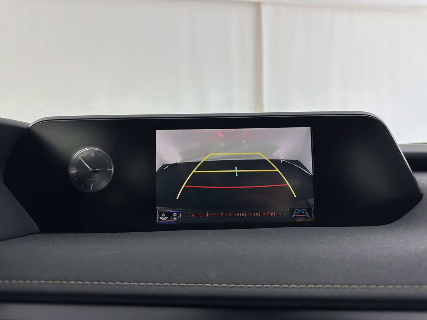 Lexus UX 300e Business 54 kWh (INCL-BTW) *HEATPUMP | MICROFIBRE | DIGI-COCKPIT | FULL-LED | NAVI-FULLMAP | DAB+ | KEYLESS | CAMERA | COMFORTSEATS | ECC | CARPLAY | SHIFTPADDLES | BLINDSPOT | ADAPTIVE-CRUISE | 17''ALU*