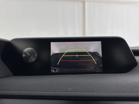 Lexus UX 300e Business 54 kWh (INCL-BTW) *HEATPUMP | MICROFIBRE | DIGI-COCKPIT | FULL-LED | NAVI-FULLMAP | DAB+ | KEYLESS | CAMERA | COMFORTSEATS | ECC | CARPLAY | SHIFTPADDLES | BLINDSPOT | ADAPTIVE-CRUISE | 17''ALU*