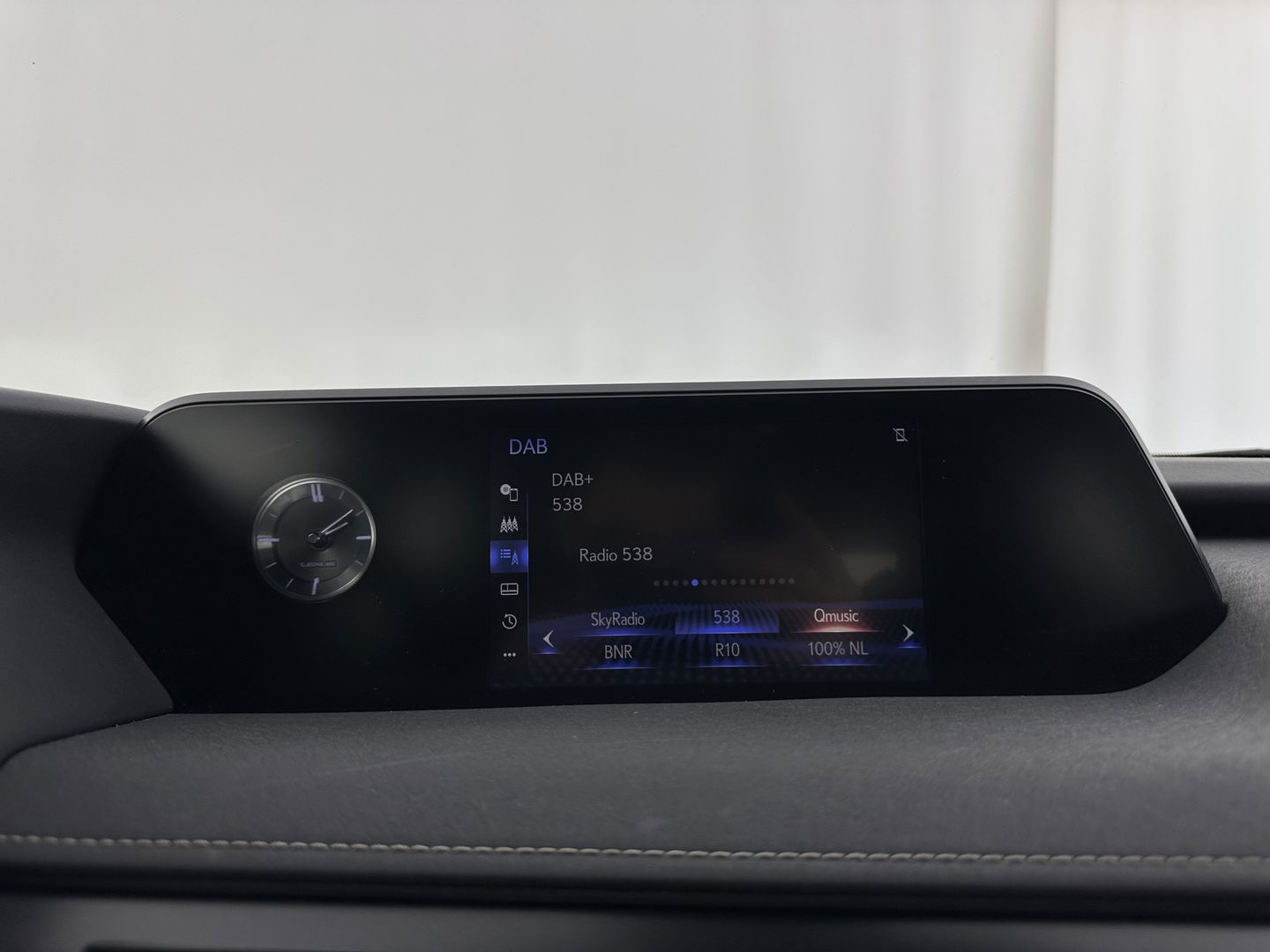 Lexus UX 300e Business 54 kWh (INCL-BTW) *HEATPUMP | MICROFIBRE | DIGI-COCKPIT | FULL-LED | NAVI-FULLMAP | DAB+ | KEYLESS | CAMERA | COMFORTSEATS | ECC | CARPLAY | SHIFTPADDLES | BLINDSPOT | ADAPTIVE-CRUISE | 17''ALU*