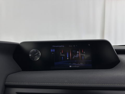 Lexus UX 300e Business 54 kWh (INCL-BTW) *HEATPUMP | MICROFIBRE | DIGI-COCKPIT | FULL-LED | NAVI-FULLMAP | DAB+ | KEYLESS | CAMERA | COMFORTSEATS | ECC | CARPLAY | SHIFTPADDLES | BLINDSPOT | ADAPTIVE-CRUISE | 17''ALU*