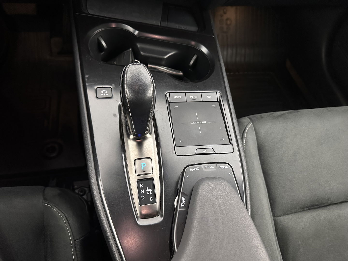 Lexus UX 300e Business 54 kWh (INCL-BTW) *HEATPUMP | MICROFIBRE | DIGI-COCKPIT | FULL-LED | NAVI-FULLMAP | DAB+ | KEYLESS | CAMERA | COMFORTSEATS | ECC | CARPLAY | SHIFTPADDLES | BLINDSPOT | ADAPTIVE-CRUISE | 17''ALU*