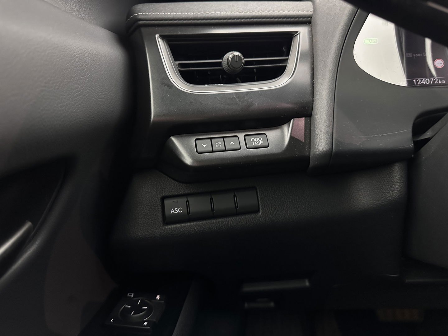 Lexus UX 300e Business 54 kWh (INCL-BTW) *HEATPUMP | MICROFIBRE | DIGI-COCKPIT | FULL-LED | NAVI-FULLMAP | DAB+ | KEYLESS | CAMERA | COMFORTSEATS | ECC | CARPLAY | SHIFTPADDLES | BLINDSPOT | ADAPTIVE-CRUISE | 17''ALU*