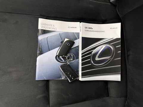 Lexus UX 300e Business 54 kWh (INCL-BTW) *HEATPUMP | MICROFIBRE | DIGI-COCKPIT | FULL-LED | NAVI-FULLMAP | DAB+ | KEYLESS | CAMERA | COMFORTSEATS | ECC | CARPLAY | SHIFTPADDLES | BLINDSPOT | ADAPTIVE-CRUISE | 17''ALU*