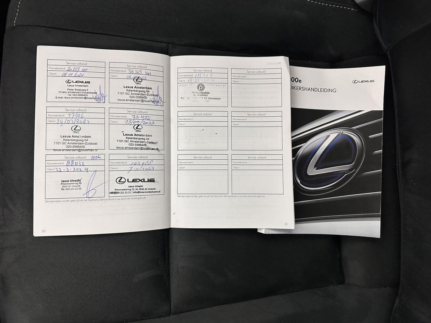 Lexus UX 300e Business 54 kWh (INCL-BTW) *HEATPUMP | MICROFIBRE | DIGI-COCKPIT | FULL-LED | NAVI-FULLMAP | DAB+ | KEYLESS | CAMERA | COMFORTSEATS | ECC | CARPLAY | SHIFTPADDLES | BLINDSPOT | ADAPTIVE-CRUISE | 17''ALU*