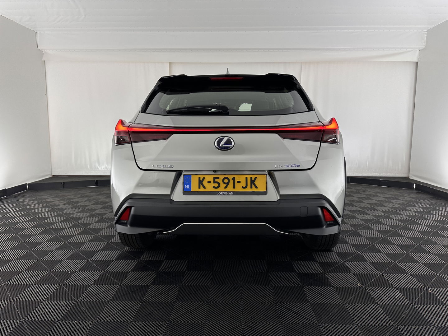 Lexus UX 300e Business 54 kWh (INCL-BTW) *HEATPUMP | MICROFIBRE | DIGI-COCKPIT | FULL-LED | NAVI-FULLMAP | DAB+ | KEYLESS | CAMERA | COMFORTSEATS | ECC | CARPLAY | SHIFTPADDLES | BLINDSPOT | ADAPTIVE-CRUISE | 17''ALU*