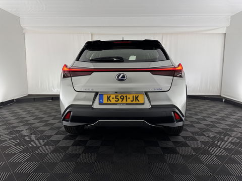 Lexus UX 300e Business 54 kWh (INCL-BTW) *HEATPUMP | MICROFIBRE | DIGI-COCKPIT | FULL-LED | NAVI-FULLMAP | DAB+ | KEYLESS | CAMERA | COMFORTSEATS | ECC | CARPLAY | SHIFTPADDLES | BLINDSPOT | ADAPTIVE-CRUISE | 17''ALU*