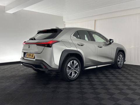 Lexus UX 300e Business 54 kWh (INCL-BTW) *HEATPUMP | MICROFIBRE | DIGI-COCKPIT | FULL-LED | NAVI-FULLMAP | DAB+ | KEYLESS | CAMERA | COMFORTSEATS | ECC | CARPLAY | SHIFTPADDLES | BLINDSPOT | ADAPTIVE-CRUISE | 17''ALU*