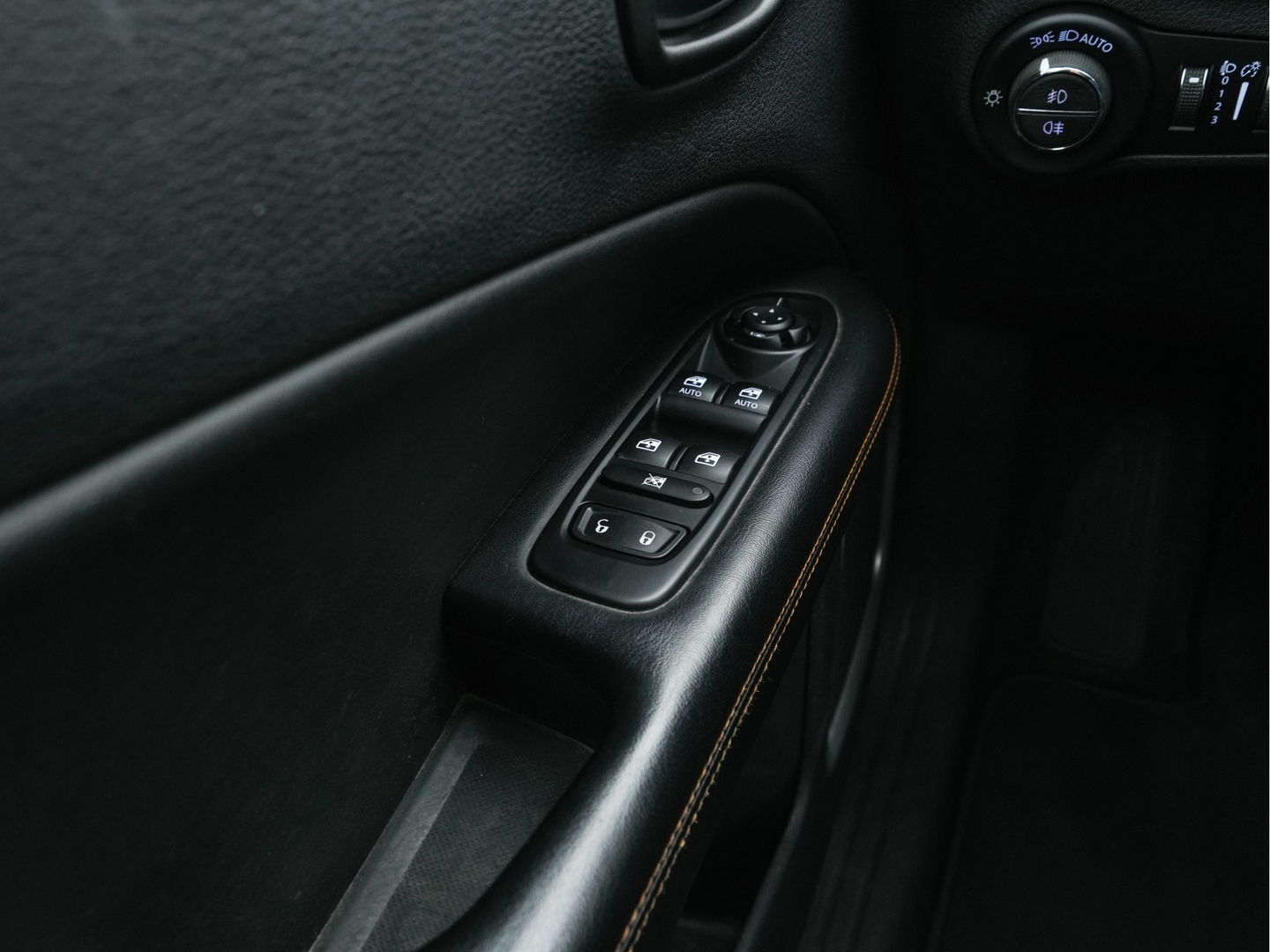 Jeep Compass 1.3T Limited (INCL-BTW) *LEATHER-MICROFIBRE | FULL-LED | NAVI-FULLMAP | KEYLESS | COMFORTSEATS | CAMERA | PRIVACYGLASS | DAB | ECC | PDC | CRUISE | TOWBAR | LANE-ASSIST | CAPRLAY | 18''ALU*