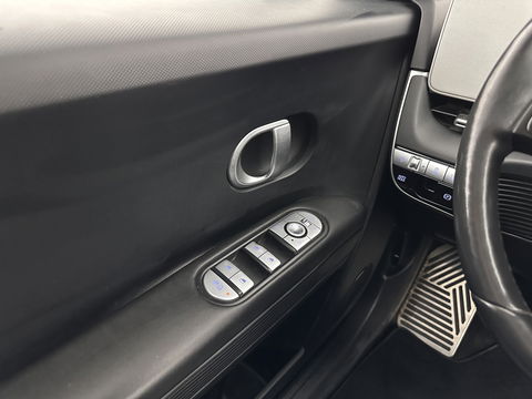 Hyundai IONIQ 5 Connect 73kWh [ 3-Fase-11kW ] {SOH-100%} (INCL-BTW) Aut *LEATHER-FABRIC | FULL-LED | DIGI-COCKPIT | AMBIENTLIGHT | DAB | SHIFTPADDLES | HEAD-UP | NAVI-FULLMAP | KEYLESS | CAMERA | HEATED-COMFORTSEATS | TOWBAR | PRIVACYGLASS  | 19"AL