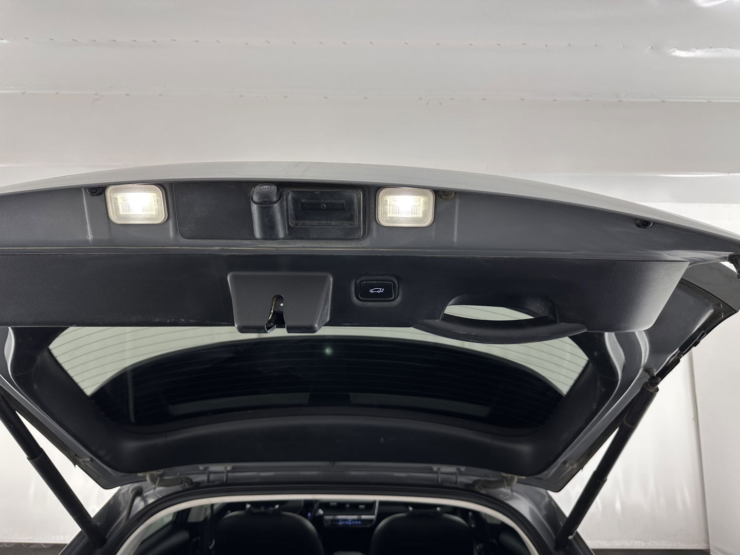 Hyundai IONIQ 5 Connect 73kWh [ 3-Fase-11kW ] {SOH-100%} (INCL-BTW) Aut *LEATHER-FABRIC | FULL-LED | DIGI-COCKPIT | AMBIENTLIGHT | DAB | SHIFTPADDLES | HEAD-UP | NAVI-FULLMAP | KEYLESS | CAMERA | HEATED-COMFORTSEATS | TOWBAR | PRIVACYGLASS  | 19"AL