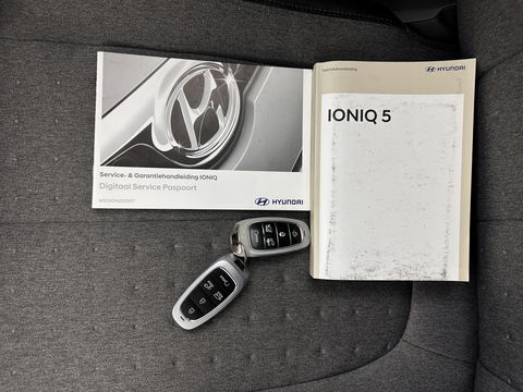 Hyundai IONIQ 5 Connect 73kWh [ 3-Fase-11kW ] {SOH-100%} (INCL-BTW) Aut *LEATHER-FABRIC | FULL-LED | DIGI-COCKPIT | AMBIENTLIGHT | DAB | SHIFTPADDLES | HEAD-UP | NAVI-FULLMAP | KEYLESS | CAMERA | HEATED-COMFORTSEATS | TOWBAR | PRIVACYGLASS  | 19"AL