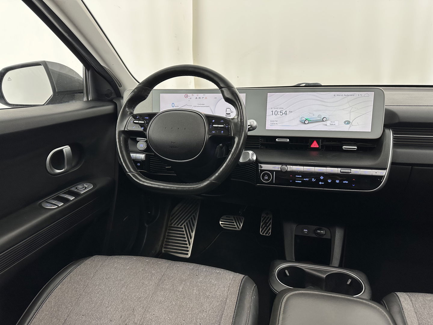 Hyundai IONIQ 5 Connect 73kWh [ 3-Fase-11kW ] {SOH-100%} (INCL-BTW) Aut *LEATHER-FABRIC | FULL-LED | DIGI-COCKPIT | AMBIENTLIGHT | DAB | SHIFTPADDLES | HEAD-UP | NAVI-FULLMAP | KEYLESS | CAMERA | HEATED-COMFORTSEATS | TOWBAR | PRIVACYGLASS  | 19"AL