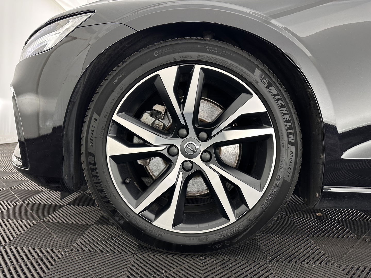 Volvo S60 2.0 B3 R-Design Black Edition (INCL-BTW) Aut. *FULL-LED | LEATHER | HEATED-R-SPORTSEATS | HARMAN/KARDON | MEMORY-PACK | CAMERA | NAVI-FULLMAP | ECC | PRIVACYGLASS | PDC | CRUISE | LANE-ASIST | DAB | DIGI-COCKPIT | TOWBAR