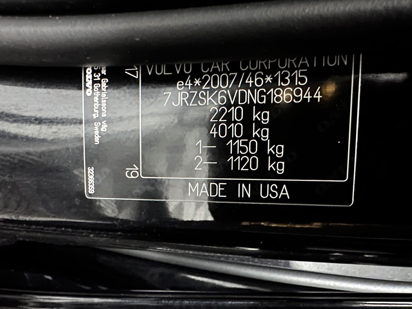 Volvo S60 2.0 B3 R-Design Black Edition (INCL-BTW) Aut. *FULL-LED | LEATHER | HEATED-R-SPORTSEATS | HARMAN/KARDON | MEMORY-PACK | CAMERA | NAVI-FULLMAP | ECC | PRIVACYGLASS | PDC | CRUISE | LANE-ASIST | DAB | DIGI-COCKPIT | TOWBAR