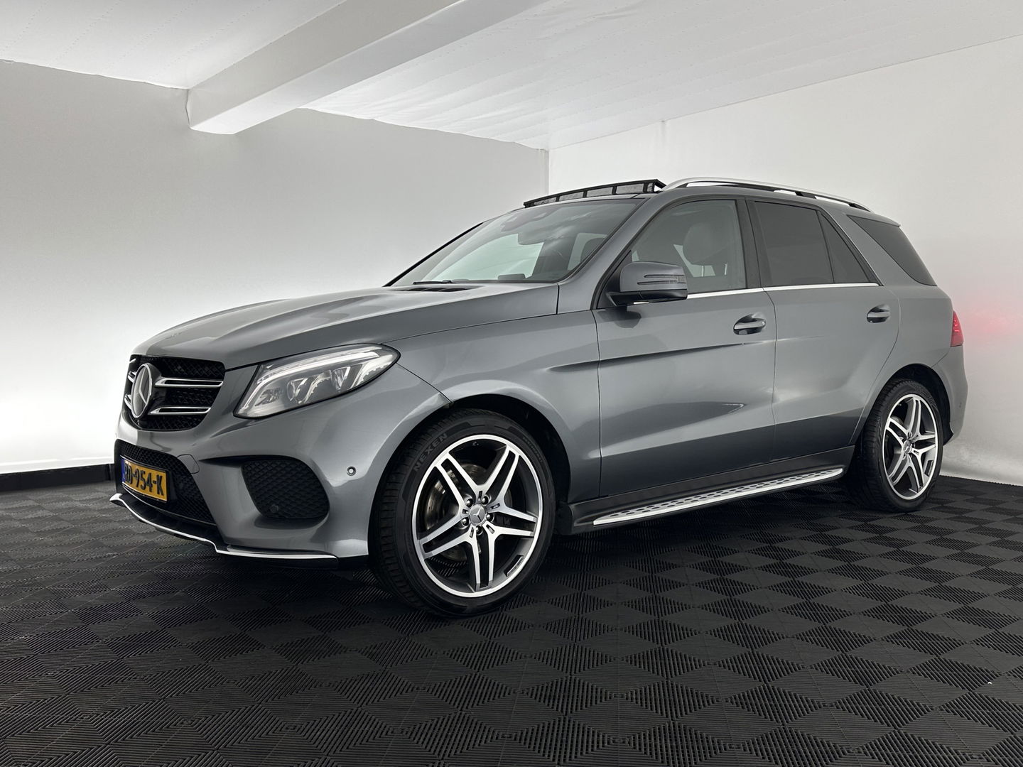 Mercedes-Benz GLE 350 d 4MATIC AMG Sport Edition (INCL-BTW) *PANO | DISTRONIC-PLUS | LEATHER | FULL-LED | BLINDSPOT | HARMAN/KARDON | TOPVIEW | MEMORY-PACK | AIRSUSPENSION | HEATED-COMFORTSEATS | NAVI-FULLMAP | PRIVACYGLASS | 21"ALU*