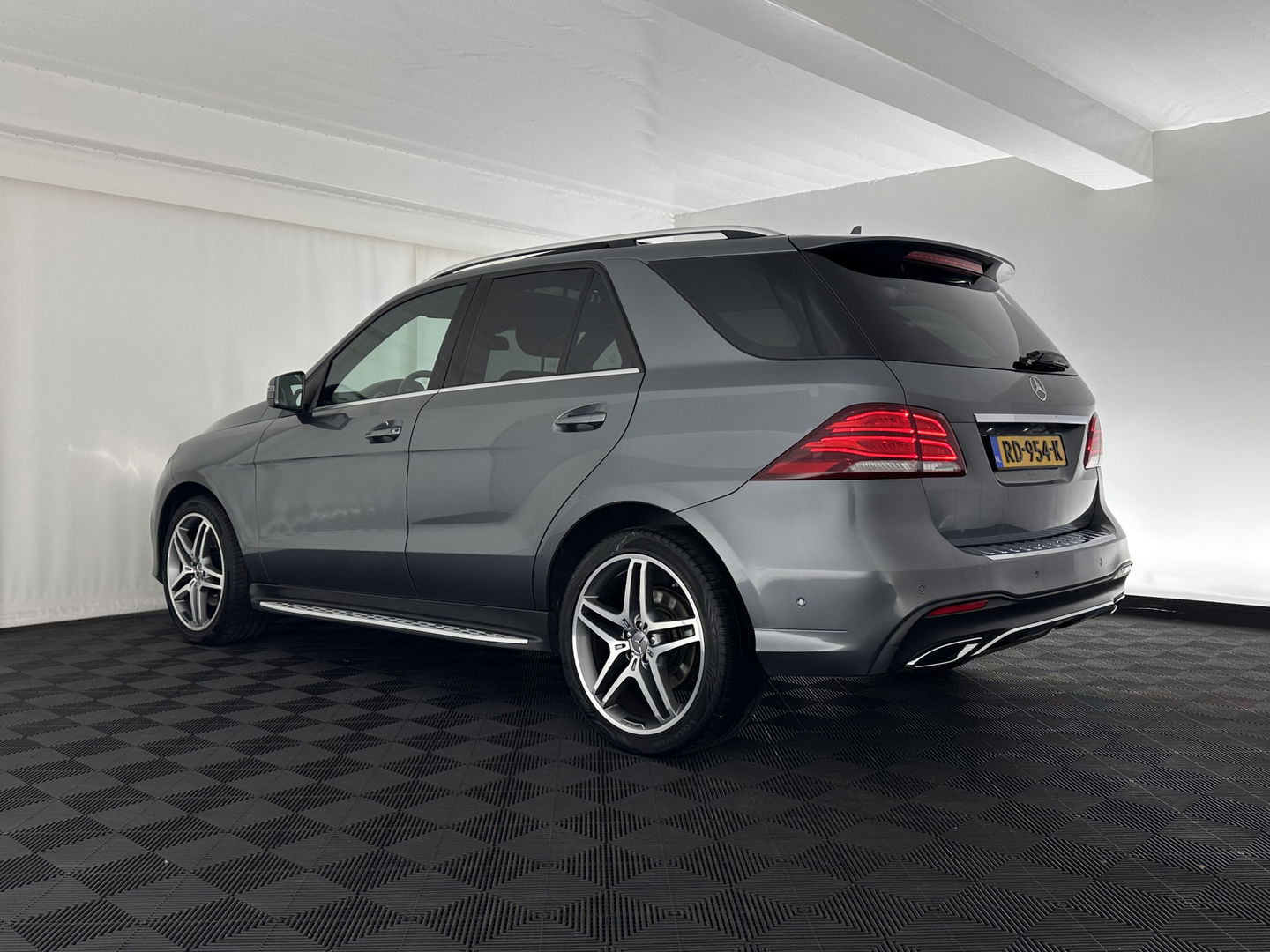 Mercedes-Benz GLE 350 d 4MATIC AMG Sport Edition (INCL-BTW) *PANO | DISTRONIC-PLUS | LEATHER | FULL-LED | BLINDSPOT | HARMAN/KARDON | TOPVIEW | MEMORY-PACK | AIRSUSPENSION | HEATED-COMFORTSEATS | NAVI-FULLMAP | PRIVACYGLASS | 21"ALU*