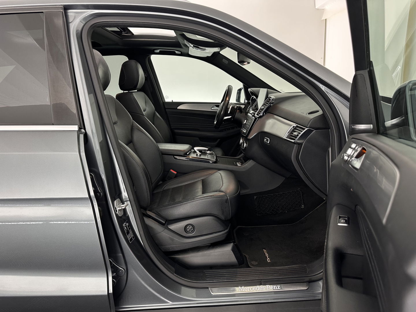 Mercedes-Benz GLE 350 d 4MATIC AMG Sport Edition (INCL-BTW) *PANO | DISTRONIC-PLUS | LEATHER | FULL-LED | BLINDSPOT | HARMAN/KARDON | TOPVIEW | MEMORY-PACK | AIRSUSPENSION | HEATED-COMFORTSEATS | NAVI-FULLMAP | PRIVACYGLASS | 21"ALU*