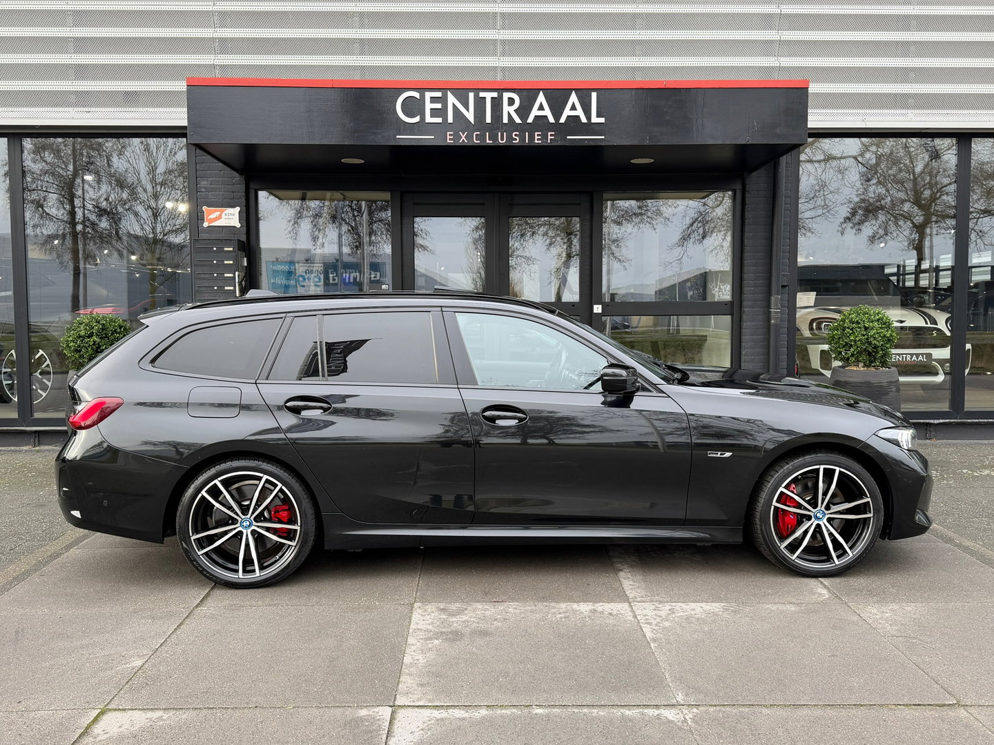 BMW 3 Serie Touring 330e High Exe M-Sport|Pano|Harman/Kardon|Head-Up|Memory|ACC|Camera|Leder|Carplay|292PK