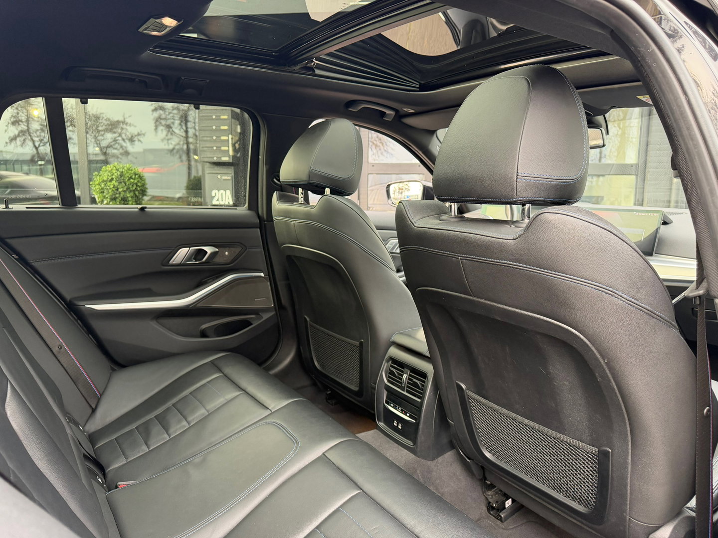 BMW 3 Serie Touring 330e High Exe M-Sport|Pano|Harman/Kardon|Head-Up|Memory|ACC|Camera|Leder|Carplay|292PK