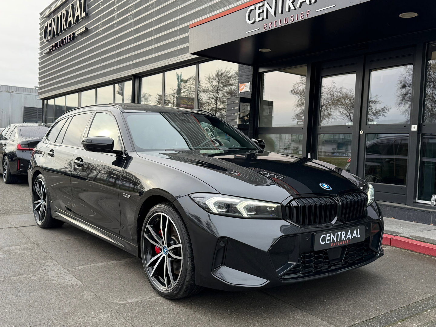 BMW 3 Serie Touring 330e High Exe M-Sport|Pano|Harman/Kardon|Head-Up|Memory|ACC|Camera|Leder|Carplay|292PK