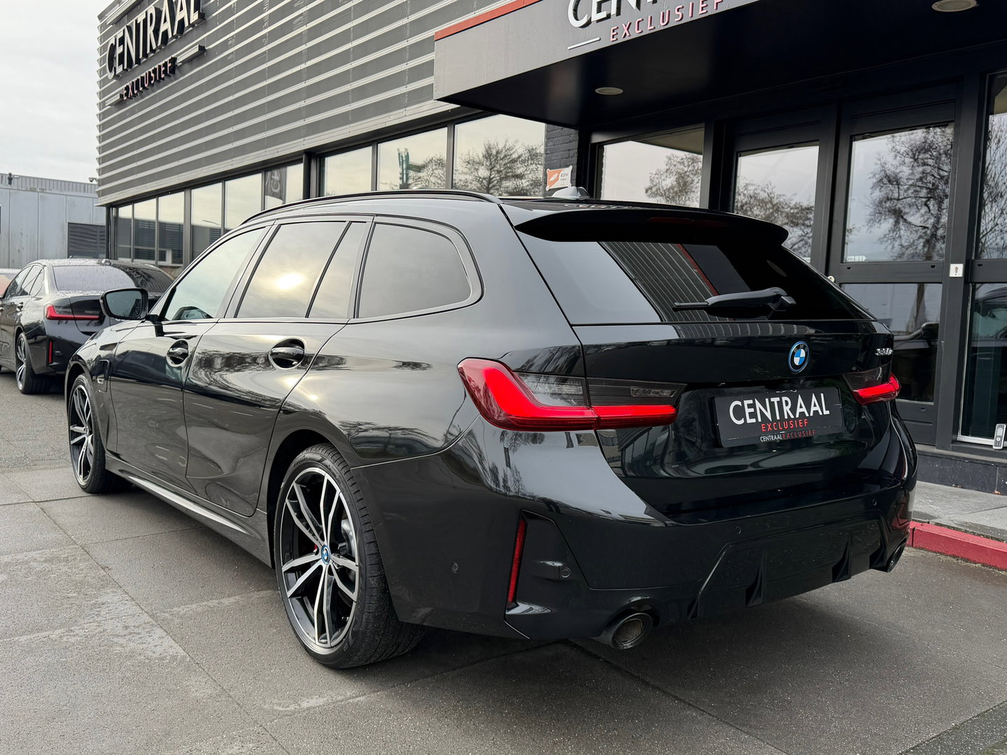 BMW 3 Serie Touring 330e High Exe M-Sport|Pano|Harman/Kardon|Head-Up|Memory|ACC|Camera|Leder|Carplay|292PK