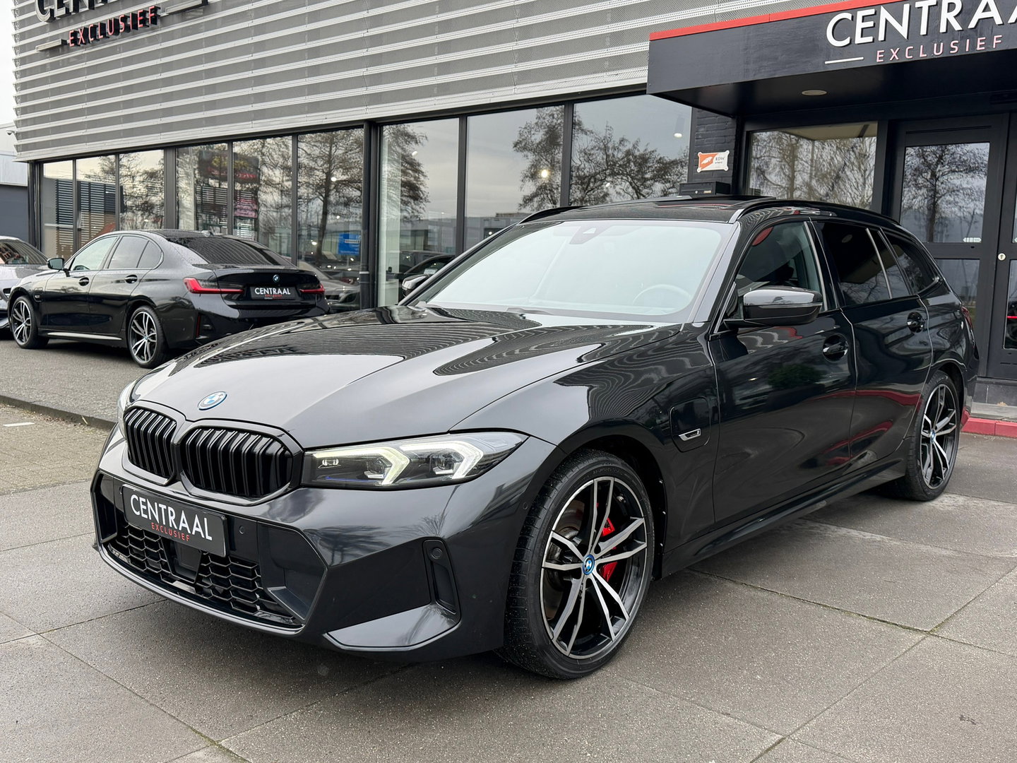 BMW 3 Serie Touring 330e High Exe M-Sport|Pano|Harman/Kardon|Head-Up|Memory|ACC|Camera|Leder|Carplay|292PK