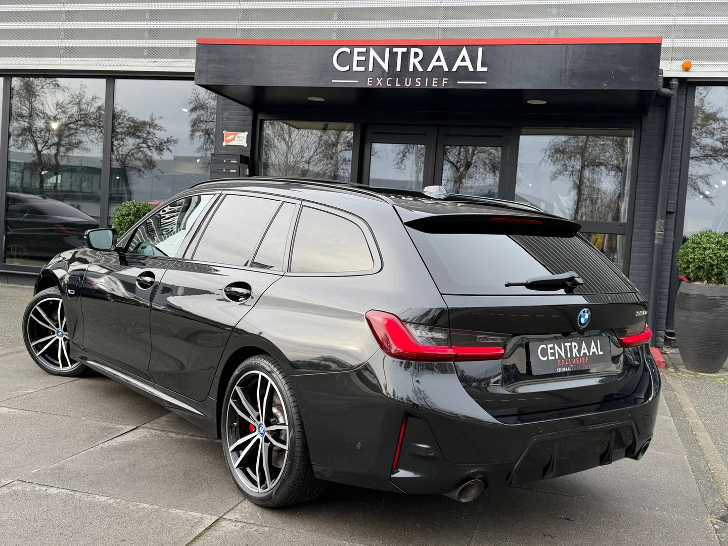 BMW 3 Serie Touring 330e High Exe M-Sport|Pano|Harman/Kardon|Head-Up|Memory|ACC|Camera|Leder|Carplay|292PK