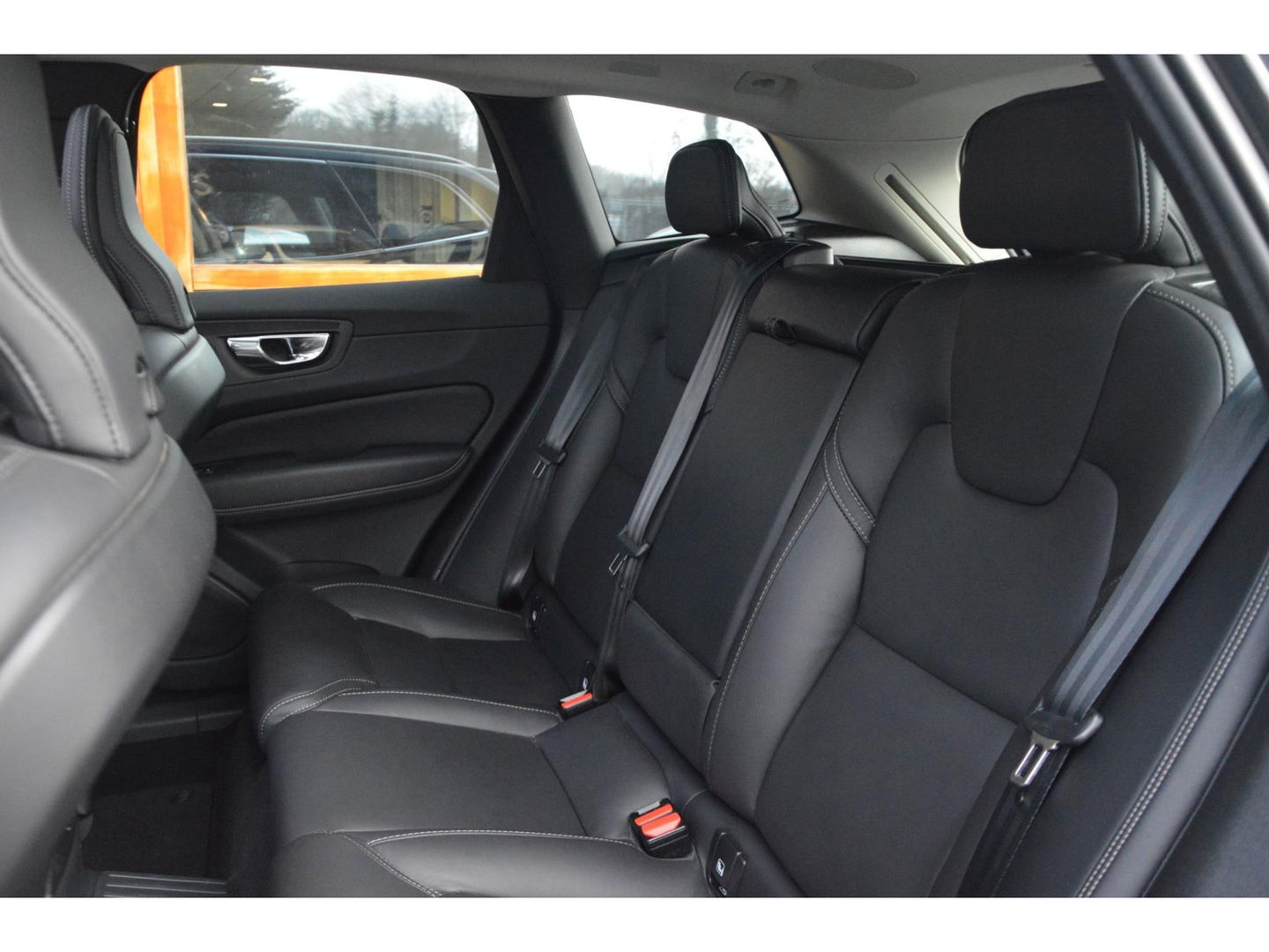 Volvo XC60 T6 Hybride LONG RANGE | Luchtvering | Massage | Stoelventilatie | Panoramadak | 360° Camera | Harman/Kardon |