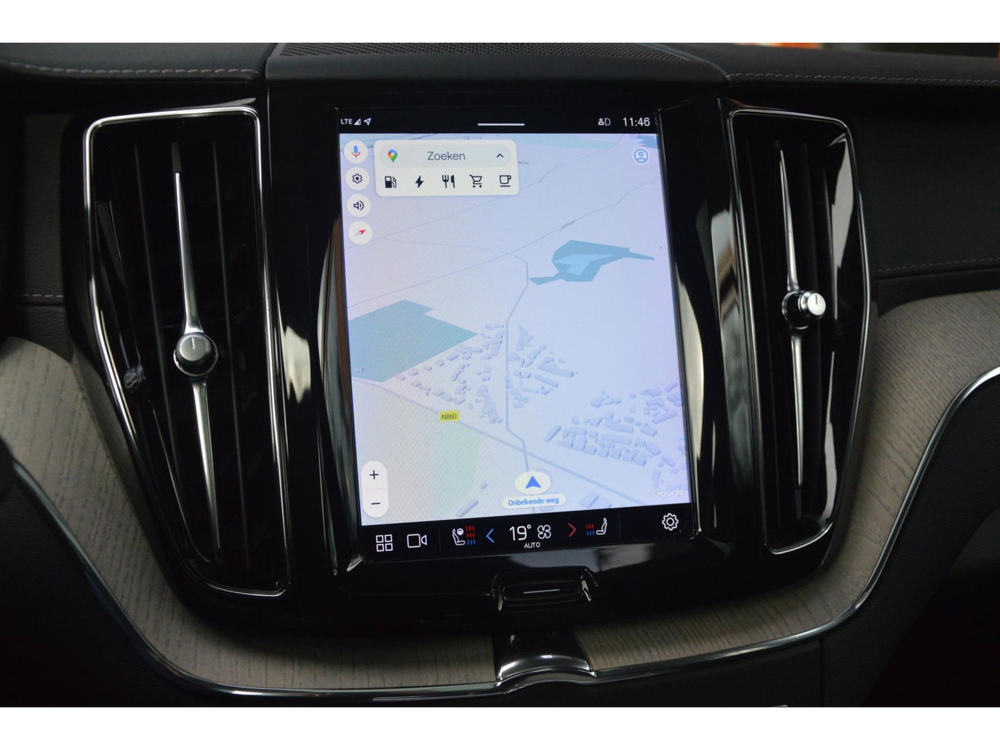 Volvo XC60 T6 Hybride LONG RANGE | Luchtvering | Massage | Stoelventilatie | Panoramadak | 360° Camera | Harman/Kardon |