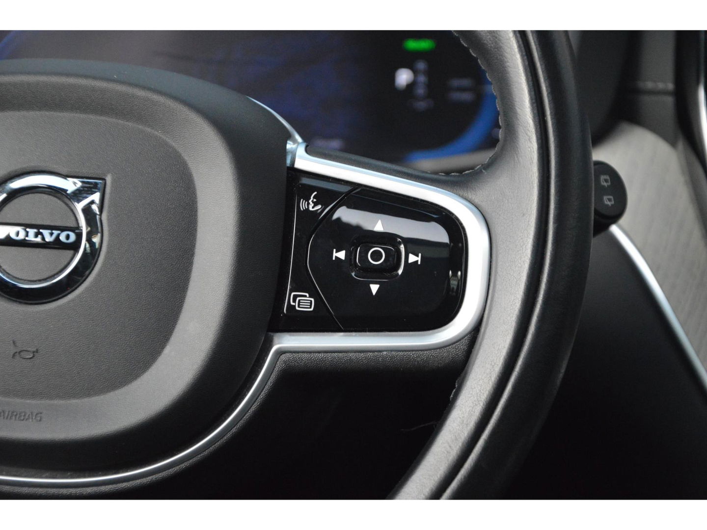 Volvo XC60 T6 Hybride LONG RANGE | Luchtvering | Massage | Stoelventilatie | Panoramadak | 360° Camera | Harman/Kardon |