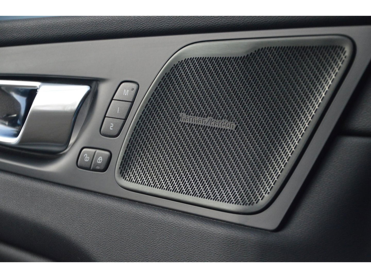 Volvo XC60 T6 Hybride LONG RANGE | Luchtvering | Massage | Stoelventilatie | Panoramadak | 360° Camera | Harman/Kardon |