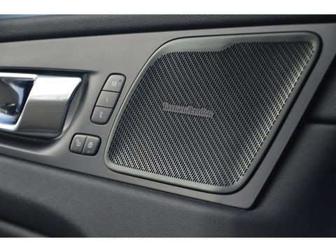 Volvo XC60 T6 Hybride LONG RANGE | Luchtvering | Massage | Stoelventilatie | Panoramadak | 360° Camera | Harman/Kardon |
