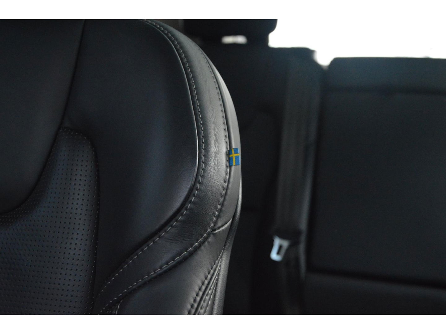 Volvo XC60 T6 Hybride LONG RANGE | Luchtvering | Massage | Stoelventilatie | Panoramadak | 360° Camera | Harman/Kardon |