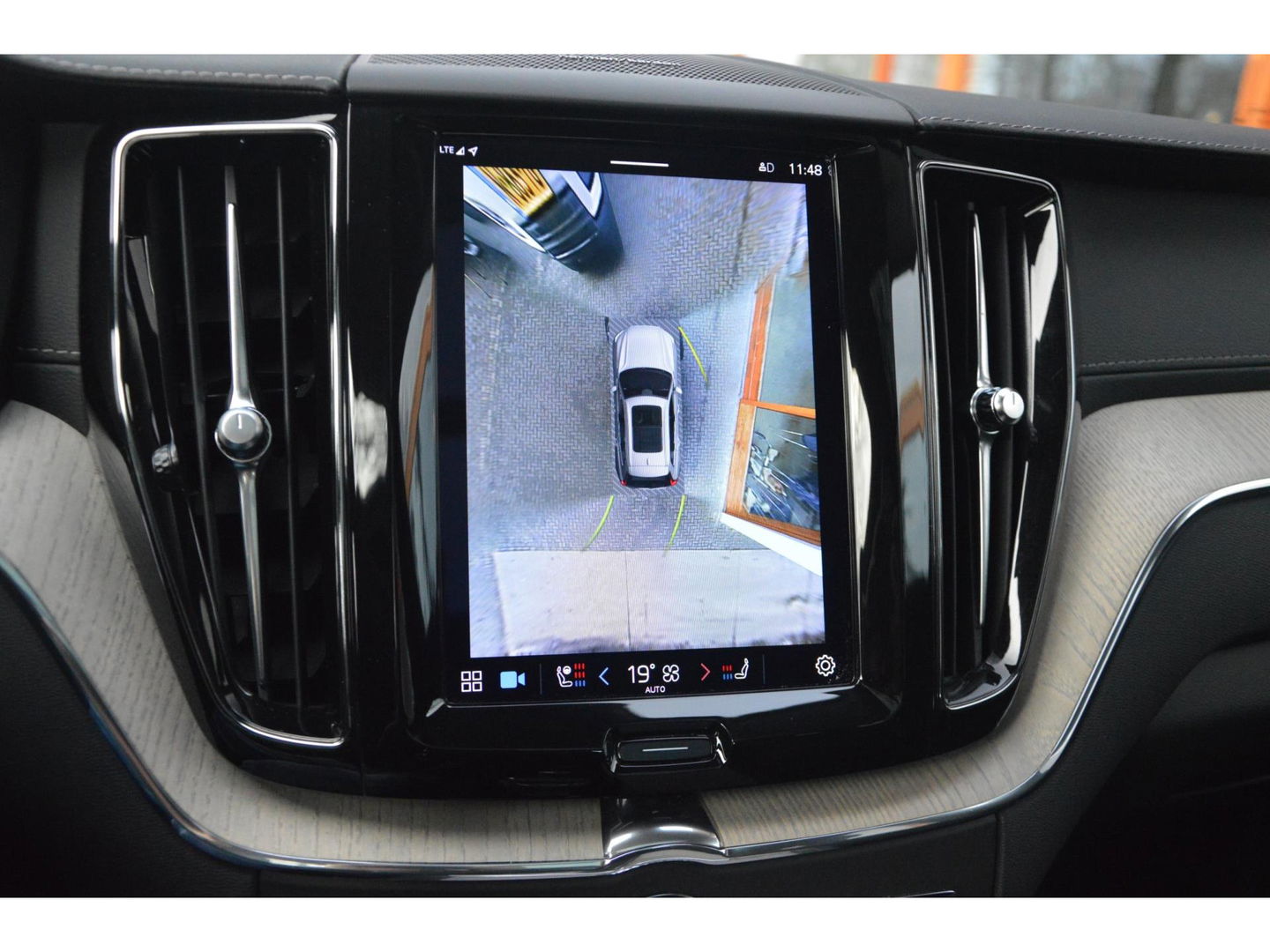 Volvo XC60 T6 Hybride LONG RANGE | Luchtvering | Massage | Stoelventilatie | Panoramadak | 360° Camera | Harman/Kardon |