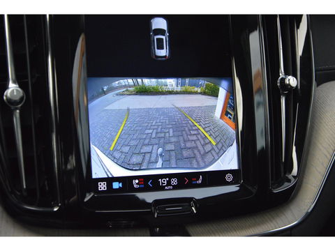 Volvo XC60 T6 Hybride LONG RANGE | Luchtvering | Massage | Stoelventilatie | Panoramadak | 360° Camera | Harman/Kardon |
