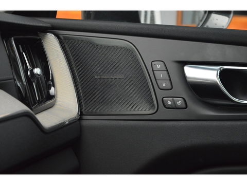 Volvo XC60 T6 Hybride LONG RANGE | Luchtvering | Massage | Stoelventilatie | Panoramadak | 360° Camera | Harman/Kardon |