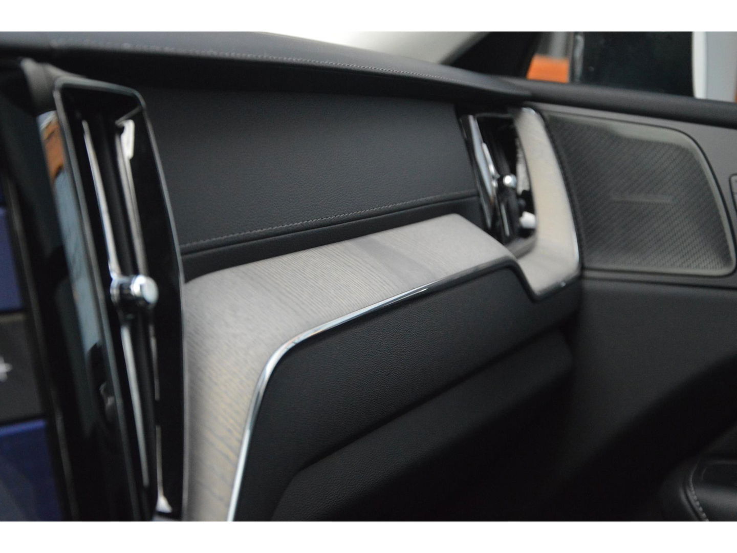 Volvo XC60 T6 Hybride LONG RANGE | Luchtvering | Massage | Stoelventilatie | Panoramadak | 360° Camera | Harman/Kardon |